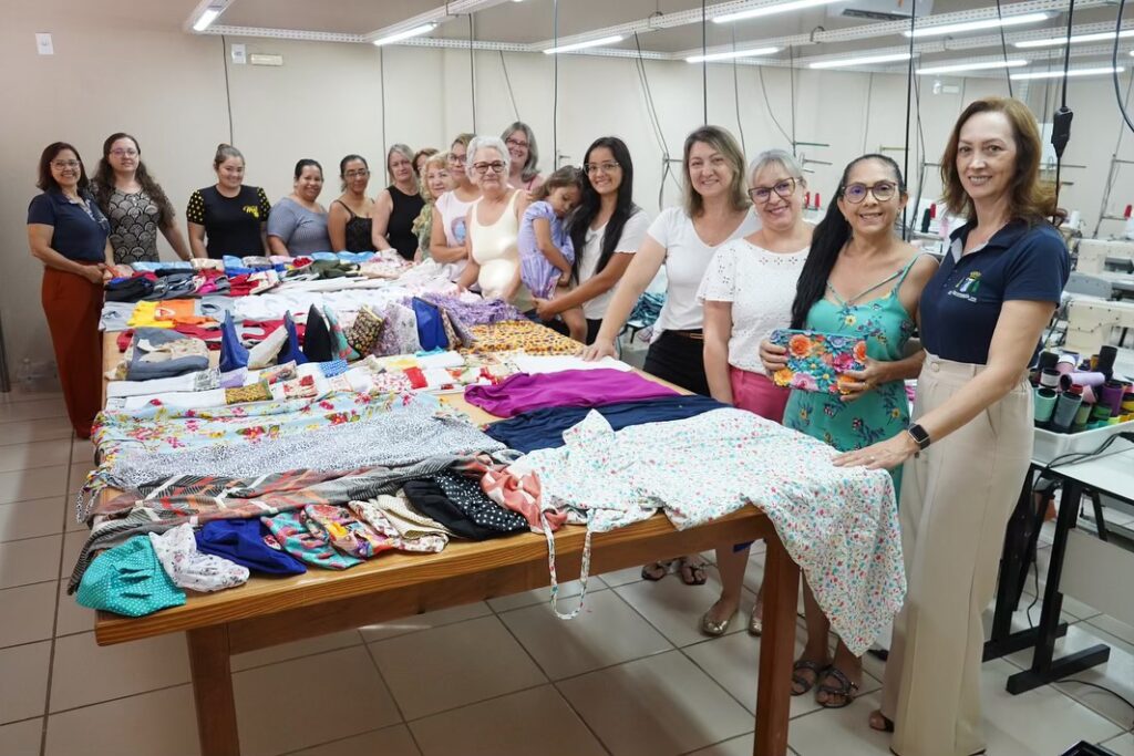Capacitação profissional e geração de renda! 

Na última quinta-feira, 31, a Escola do Trabalho de Santa Terezinha de Itaipu realizou a cerimônia de c