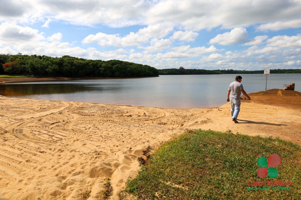 MELHORIAS NA PRAINHA

A Administração Municipal de Missal está fazendo melhorias no Terminal Turístico de Vila Natal. O vice-prefeito Chenho foi confe