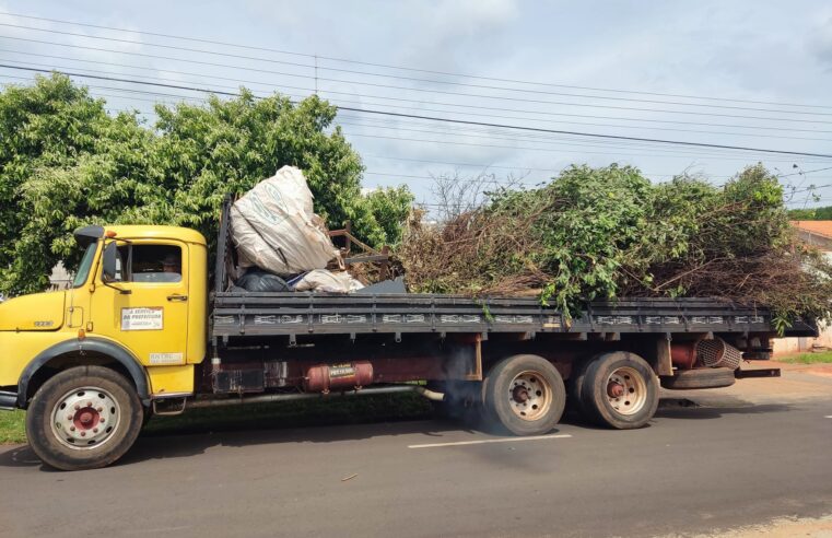 Governo de Mundo Novo realiza limpeza no Centro e bairros