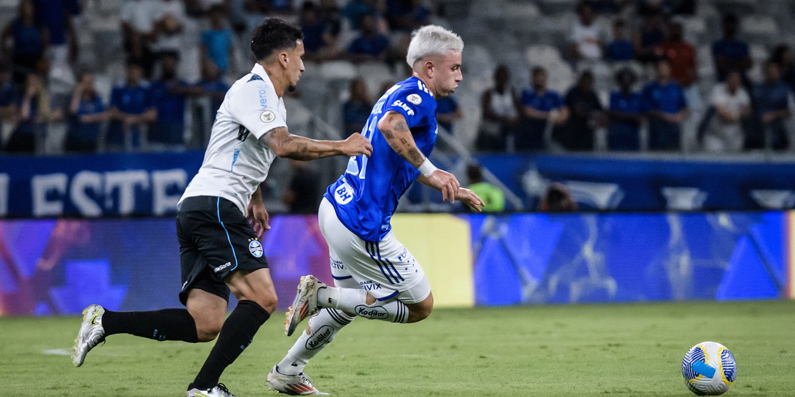 Cruzeiro e Grêmio empatam e luta contra rebaixamento segue