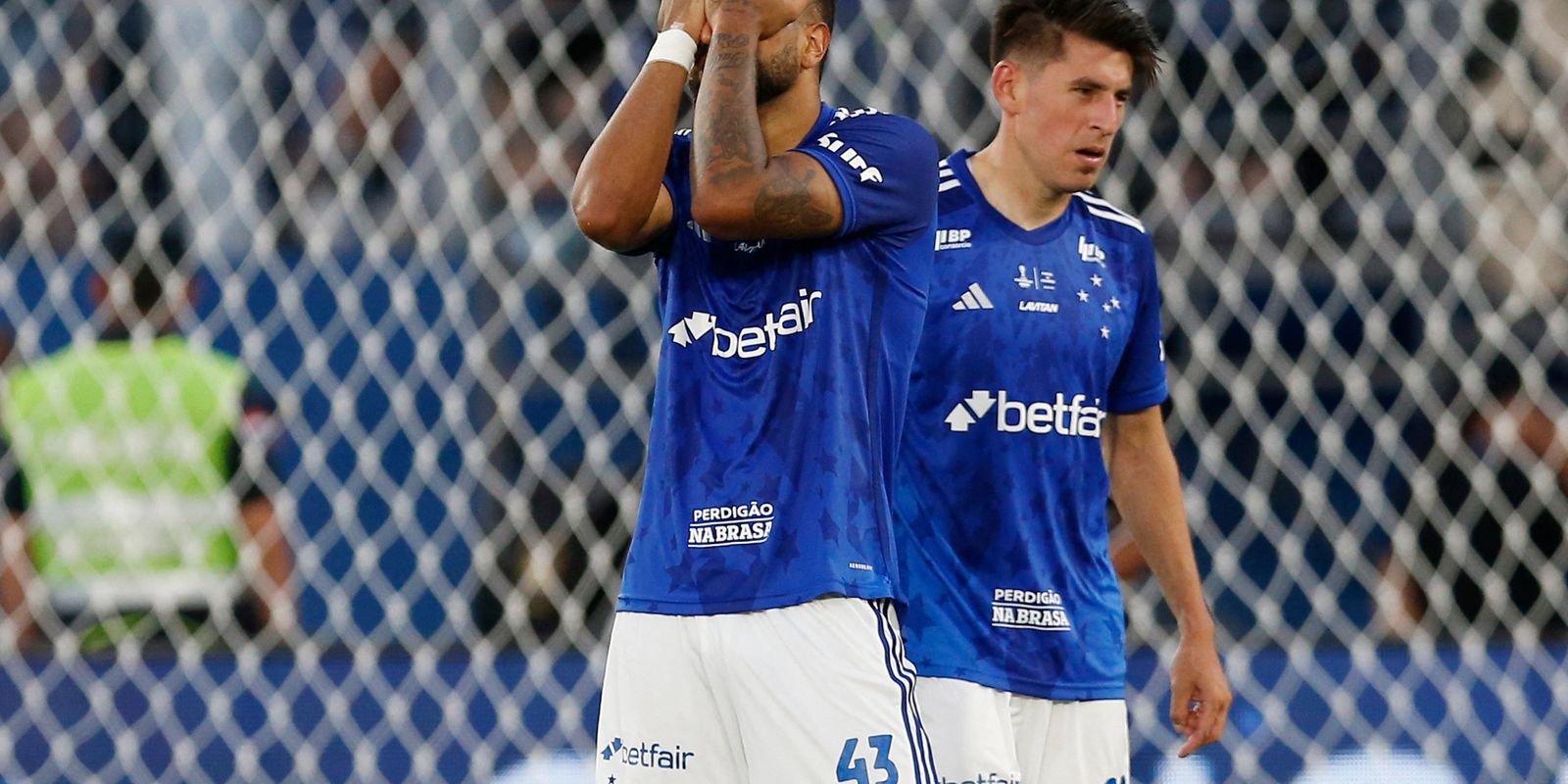 Cruzeiro perde para Racing e adia sonho da Sul-Americana