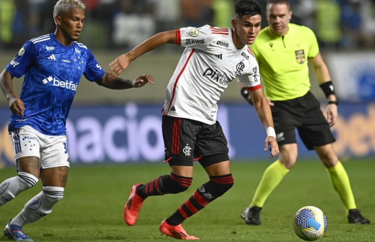 Flamengo vence Cruzeiro com gol de David Luiz e reassume 4ª posição