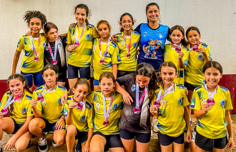 Santa Helena Celebra Vitória do Handebol Feminino na Copinha Oeste 🏆