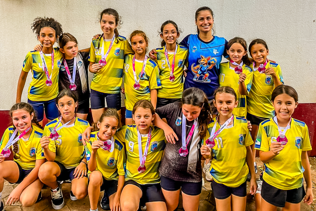 Santa Helena Celebra Vitória do Handebol Feminino na Copinha Oeste 🏆