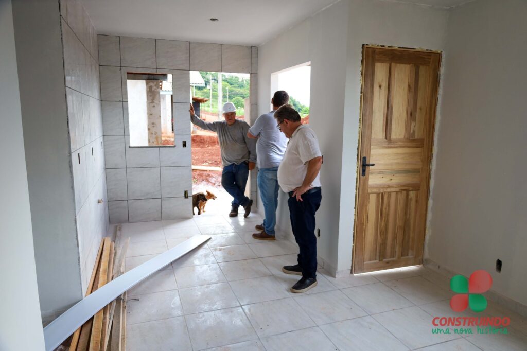 Obras do Conjunto Habitacional no Portão Ocoí avançam

No início de 2024 representantes da Cohapar estiveram em Missal e diagnosticaram que a Construt