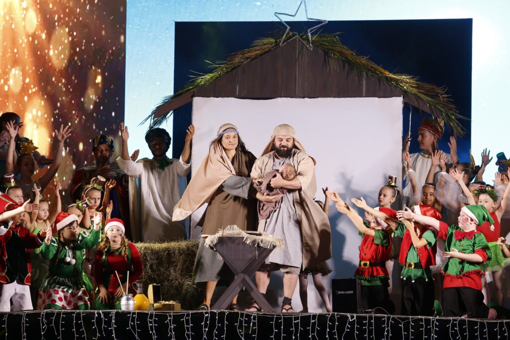 Mercedes viveu uma noite mágica com o Auto de Natal

Mais de 170 talentos se uniram para encantar o público em uma apresentação que desafiou até uma g