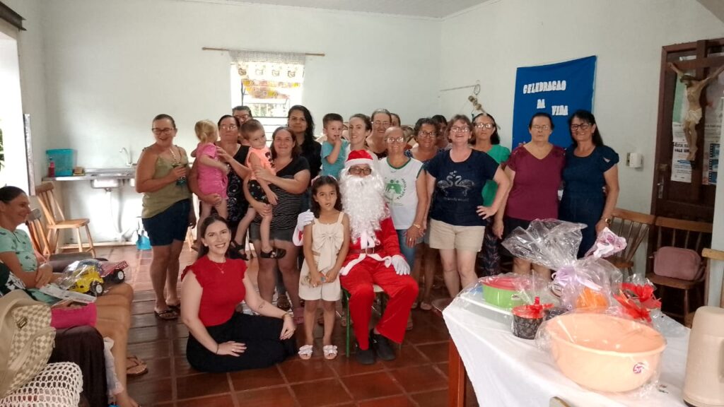 Papai Noel do Provopar presenteia cerca de 80 crianças participantes das Pastorais em Missal

Cerca de 80 crianças, entre 00 e 06 anos de idade, parti