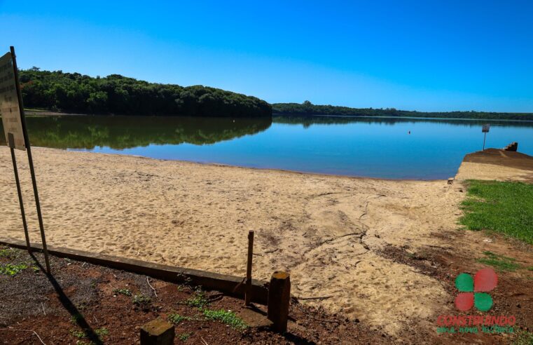 Lago de Itaipu sobe e Prainha de Missal atrai veranistas