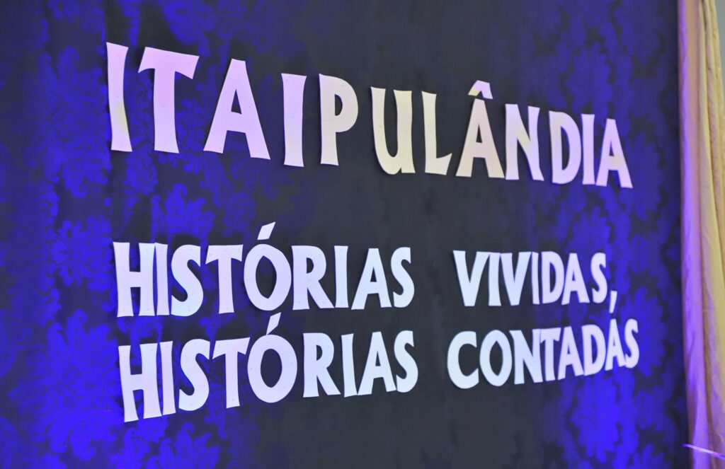 #HÍSTÓRICOLivro Itaipulândia: Histórias Vividas, Histórias Contadas é lançado oficialmente e entregue à famílias pioneiras do município

A noite de qu
