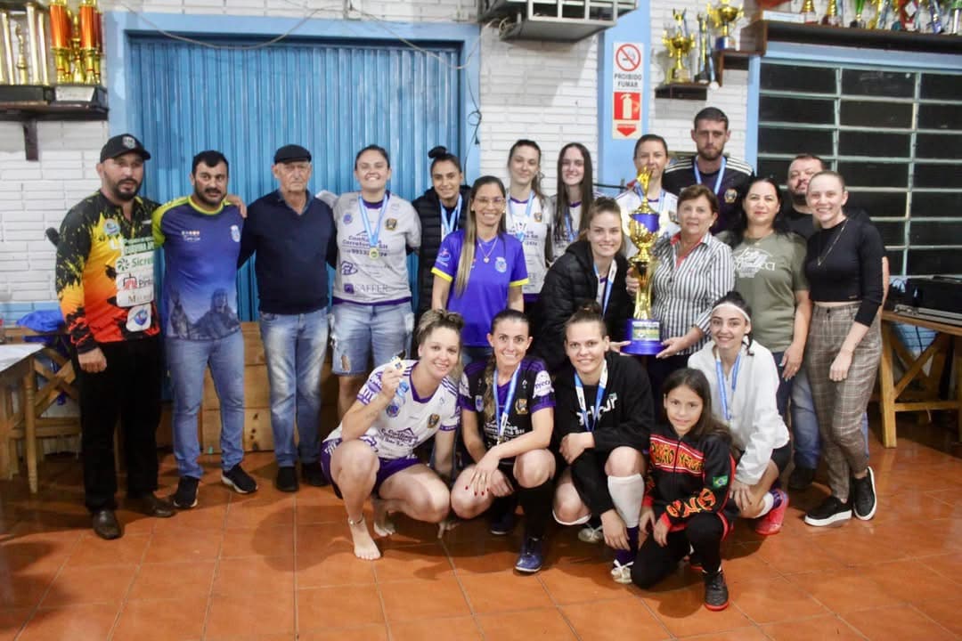 Resenha conquista o título Municipal de Suíço no Feminino