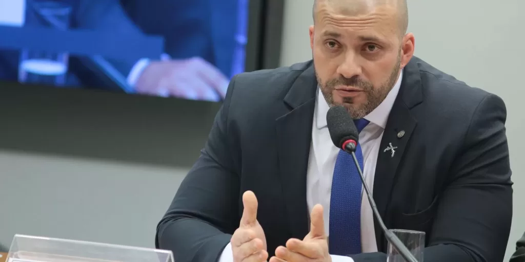 Defesa nega irregularidades e pede soltura de Daniel Silveira