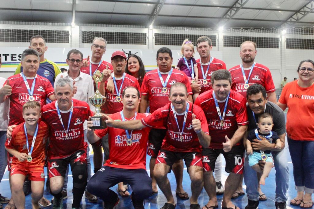 Lanchonete do Dilinha goleia e é campeão veterano do Distrital em Moreninha