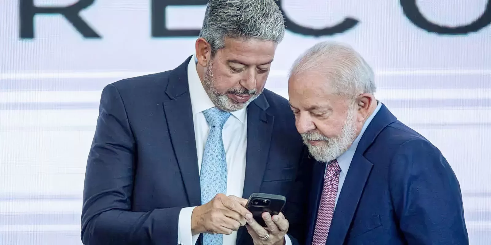 Lula e Lira se reúnem em meio a crise das emendas 💬⚖️