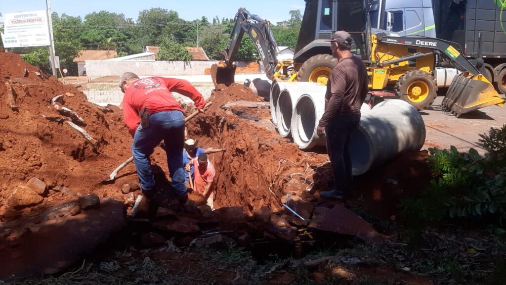 Equipe da Secretaria de Obras realiza recuperação de travessia e muro de concreto no município

Nesta terça-feira, 14 de janeiro, uma equipe da Secret