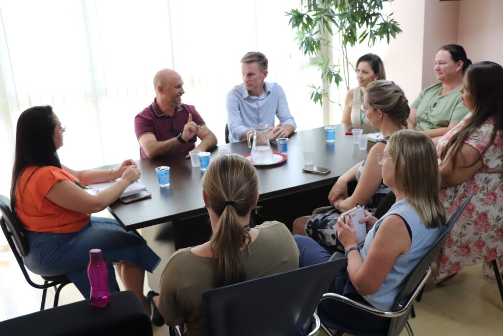 Encontro sobre TEA

A secretária de Assistência Social e primeira-dama, Andria Backes, recebeu em seu gabinete integrantes do GTEA (Grupo de Trabalho