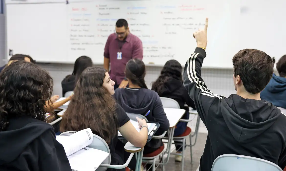 Fundeb em 2025 tem aumento histórico de R$ 325,5 bilhões 📚