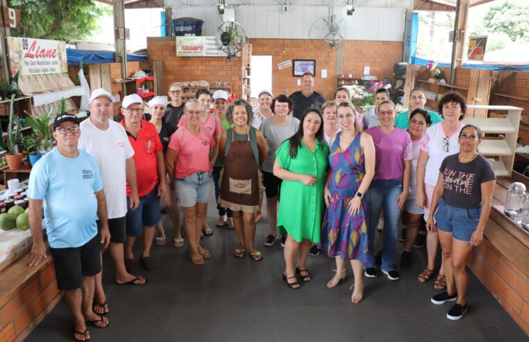 Feirantes de Marechal Rondon doam alimentos para assistidos 🍎✨