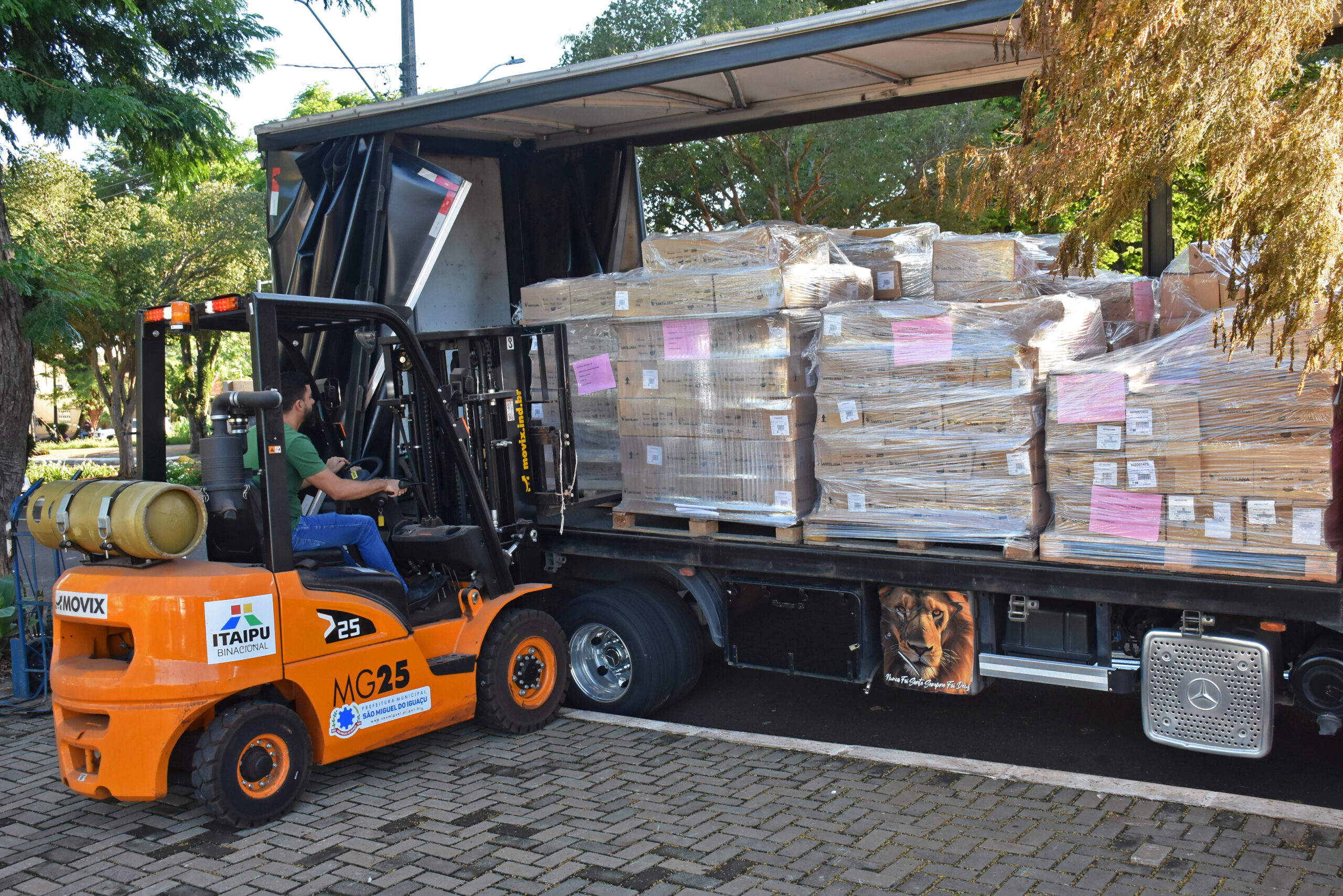 São Miguel do Iguaçu recebe 5.500 livros para educação 📚