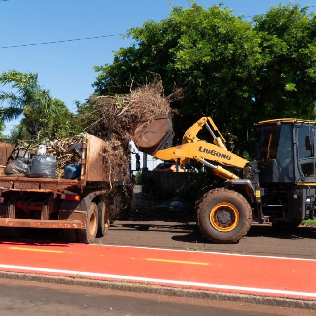 A Prefeitura, por meio da Secretaria de Obras, intensificou a coleta de inservíveis no bairro Parque dos Estados. O serviço, iniciado na última segund