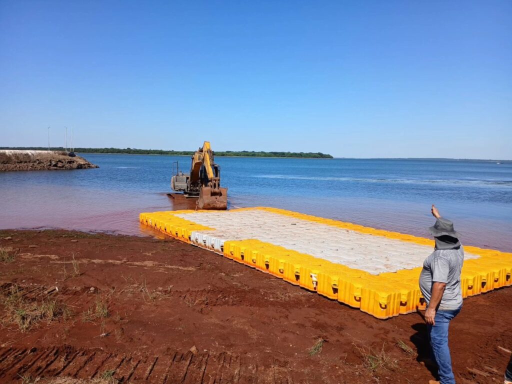 A Administração Municipal, por meio da Secretaria de Obras, realizou um importante reforço estrutural no deck flutuante do Terminal Turístico Alvorada
