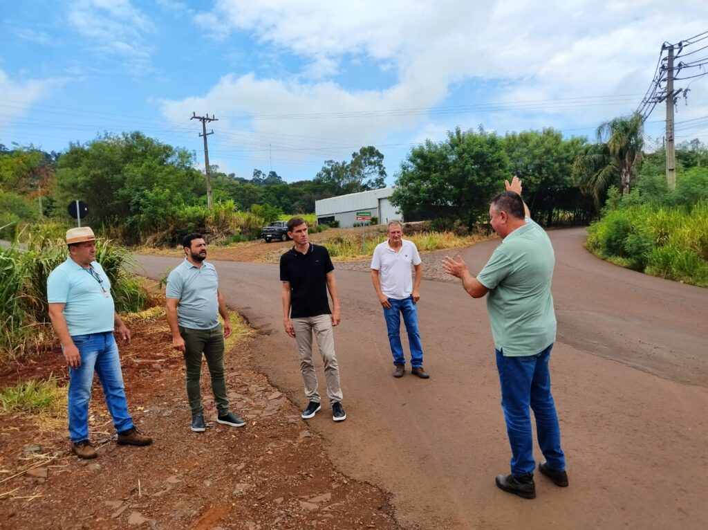 Prefeitura de Marechal Cândido Rondon realizará melhorias no acesso à Linha Arara

Atendendo a pedidos de moradores que, há poucos dias, estiveram reu