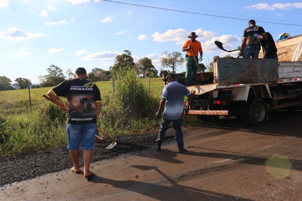 Revitalização do Asfalto: Melhorando o Caminho da Vila Bonita até a Cidade! 

A Prefeitura, por meio da Secretaria de Viação e Obras, está realizando