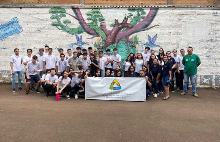 Estudantes visitam ACARESTI e aprendem sobre reciclagem ♻️