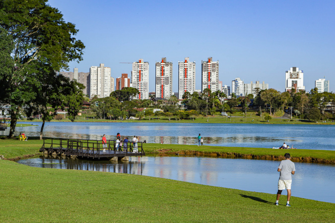 Frente fria traz alívio ao calorão no Paraná! Temperaturas caem 🌬️