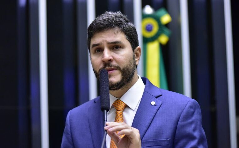 Maurício Carvalho Assume Presidência da Comissão de Educação