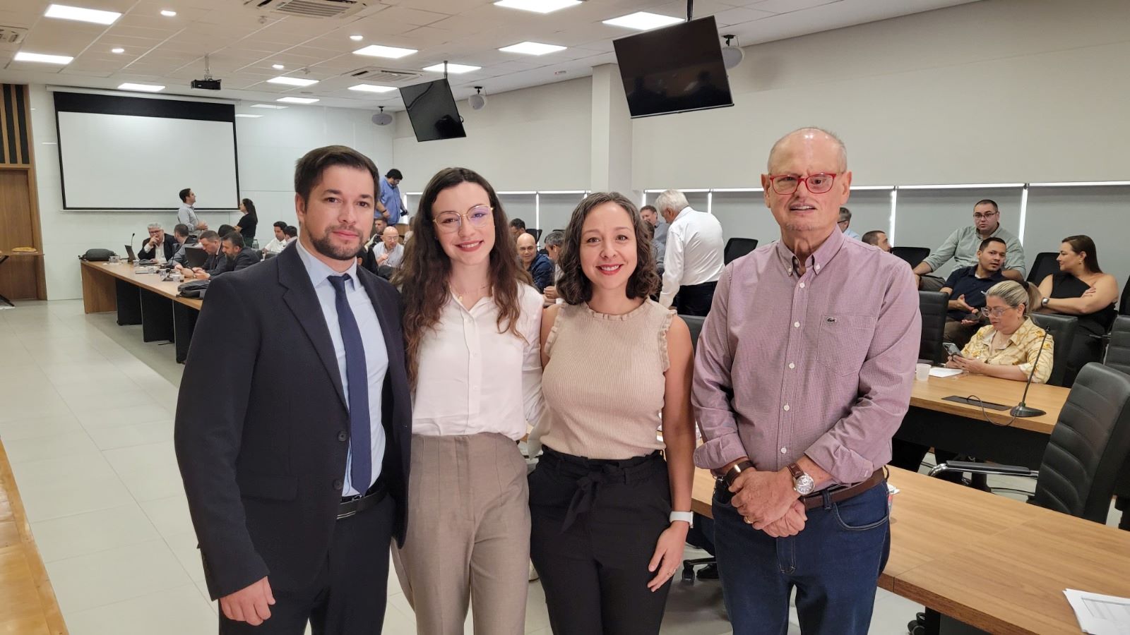 cesar garcia mariana gomes e antonella lanfranconi da procomex e o presidente da acifi danilo vendruscolo foto divulgacao