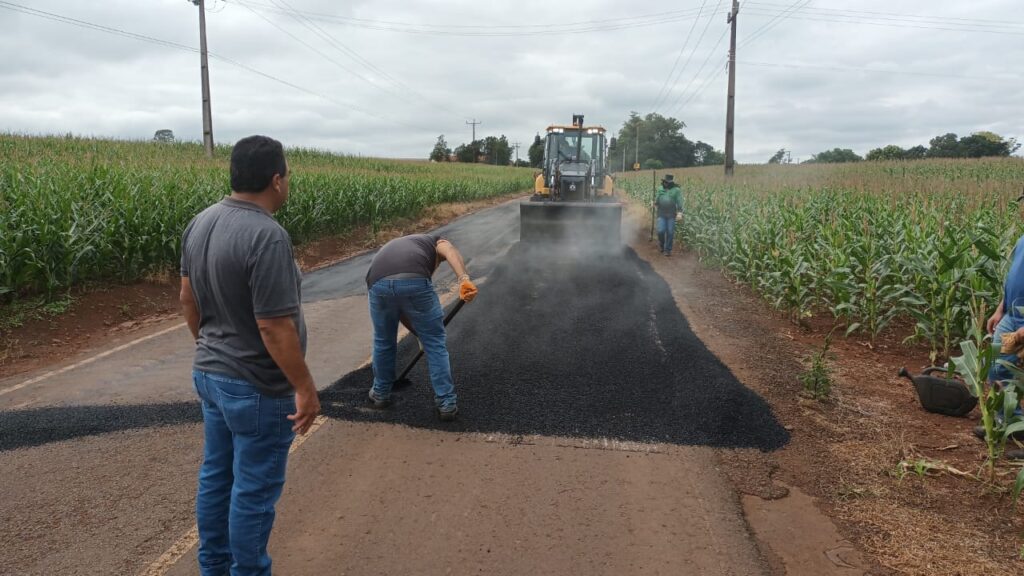 Prefeitura rondonense realiza operação tapa-buracos na rodovia Margarida–Pato Bragado

A prefeitura de Marechal Cândido Rondon, por meio da Secretaria