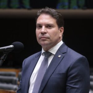 Deputado Delegado Ramagem fala ao microfone