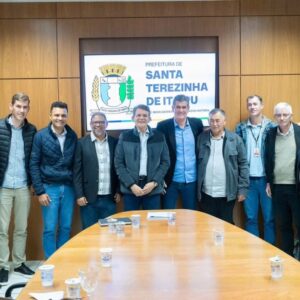 Hoje, a Prefeitura de Santa Terezinha de Itaipu recebeu prefeitos e importantes lideranças regionais para discutir iniciativas que garantam o acesso d