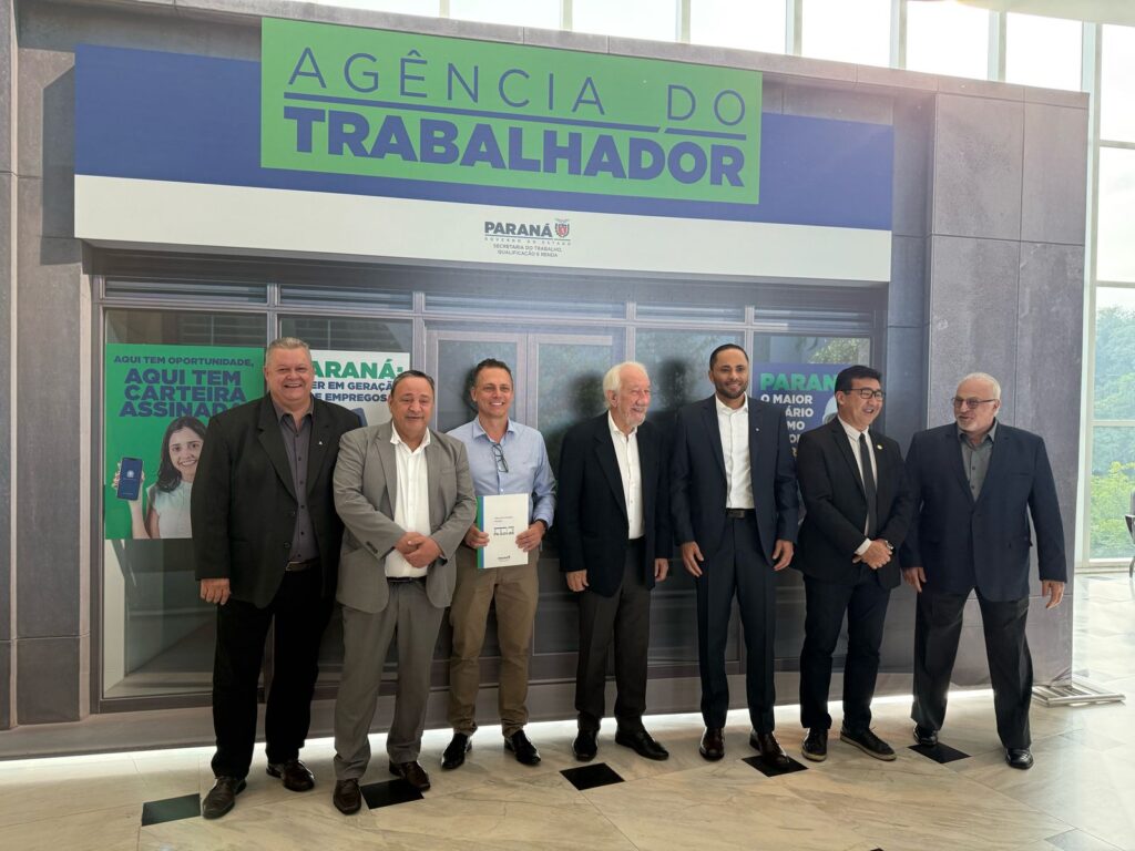 Marechal Cândido Rondon é contemplado com equipamentos para a Agência do Trabalhador

O governador em exercício, Darci Piana, e o secretário de Trabal
