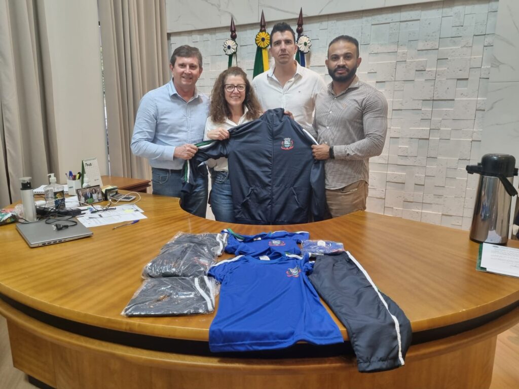 Entrega de novos uniformes escolares começa nesta sexta-feira em Entre Rios do Oeste

A partir de amanhã, sexta-feira (23), o município de Entre Rios
