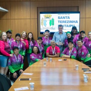 Nesta sexta-feira (23), o prefeito Antonio Luiz Bendo (Bim) recebeu na Prefeitura as atletas Remadoras Rosas, que conquistaram o 2º lugar na modalidad