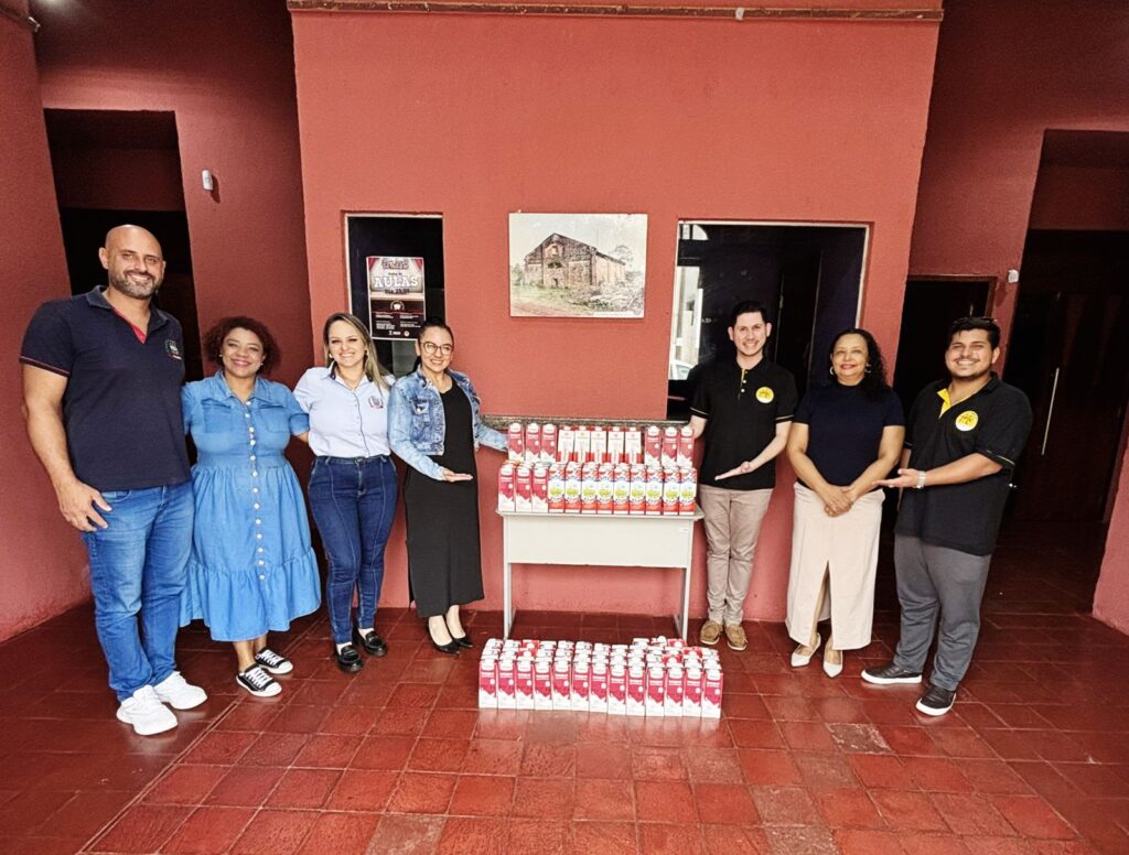 Guaíra arrecada mais de 100 litros de leite em espetáculo e doa à APMI

O Município de Guaíra, por meio da Secretaria de Turismo, Esporte e Cultura, v