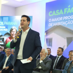 Convênio entre Cohapar e Sanepar vai levar banheiros a mais de 3 mil residências