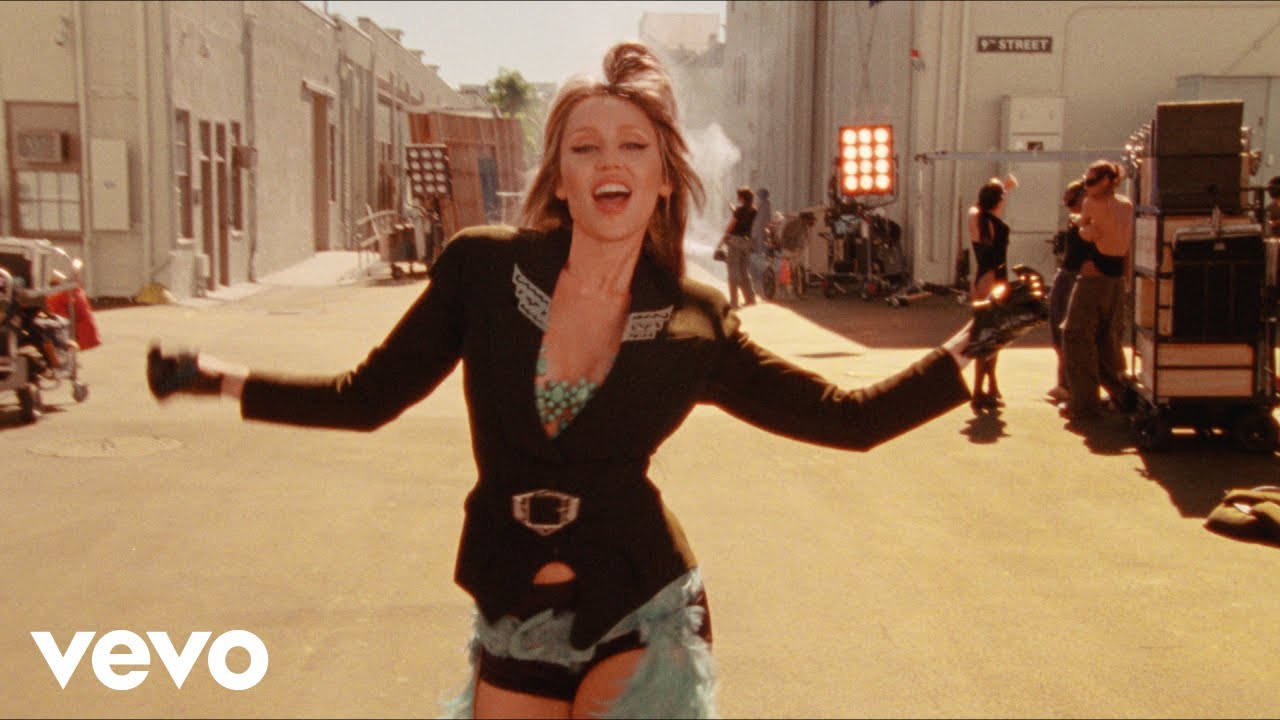 Miley Cyrus – Easy Lover (Official Video)