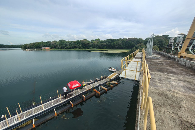 Sanepar usa mergulhadores para inspecionar tubulação de captação no Lago de Itaipu