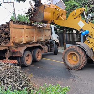 A Prefeitura informa que, neste domingo, as equipes da Secretaria de Obras estão nas ruas realizando a coleta de inservíveis, em caráter excepcional.