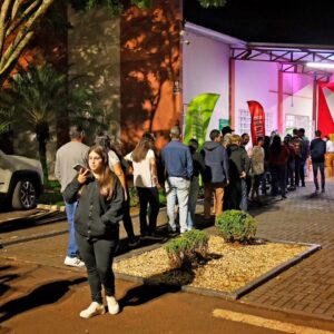 Nesta terça-feira (3), a população de Santa Terezinha de Itaipu pôde prestigiar a peça “Teste de Elenco – ou Se a Terra é plana, eu estou caindo da be