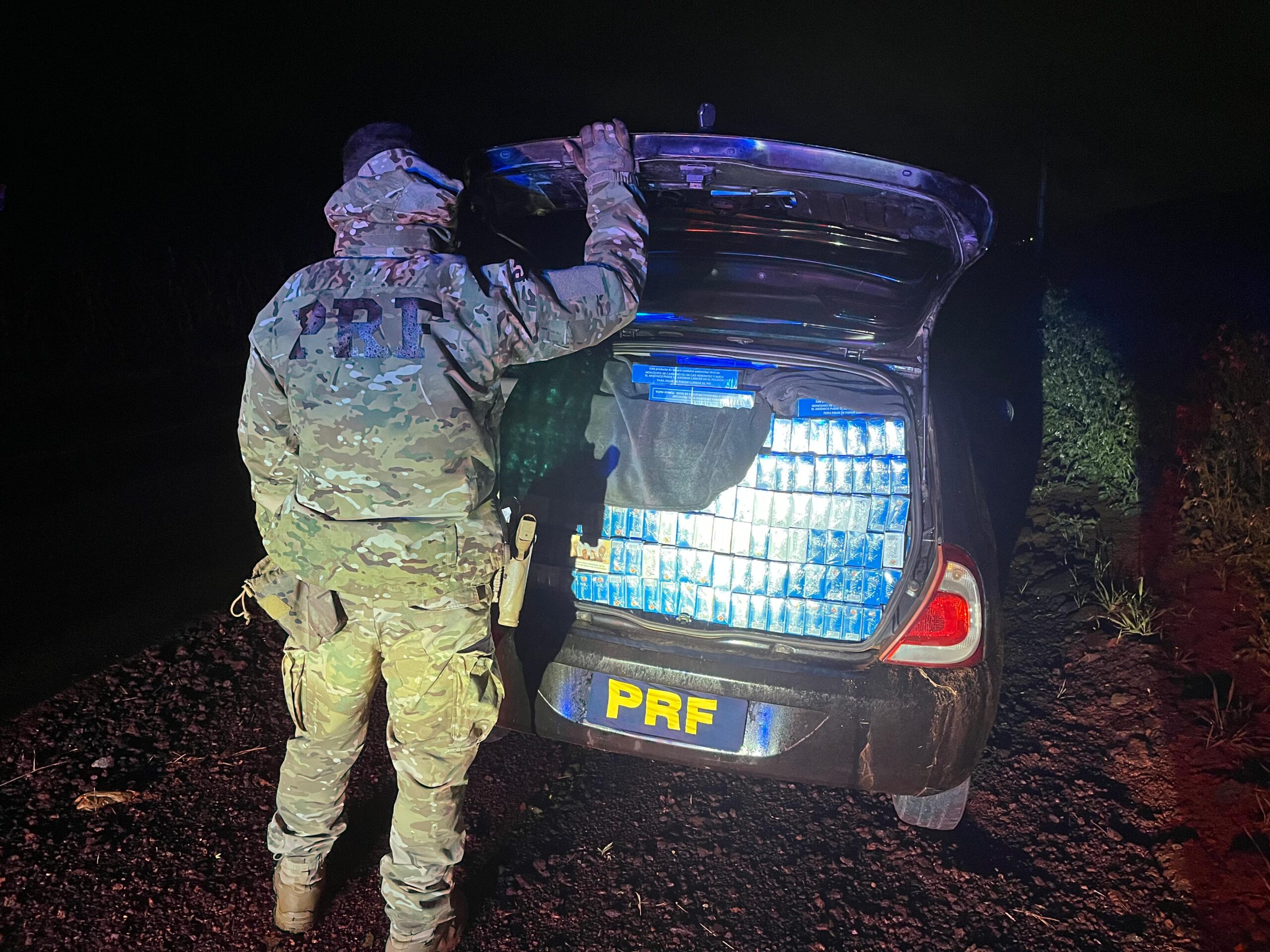 PRF apreende Clio com carga de cigarros contrabandeados em Vera Cruz D’Oeste