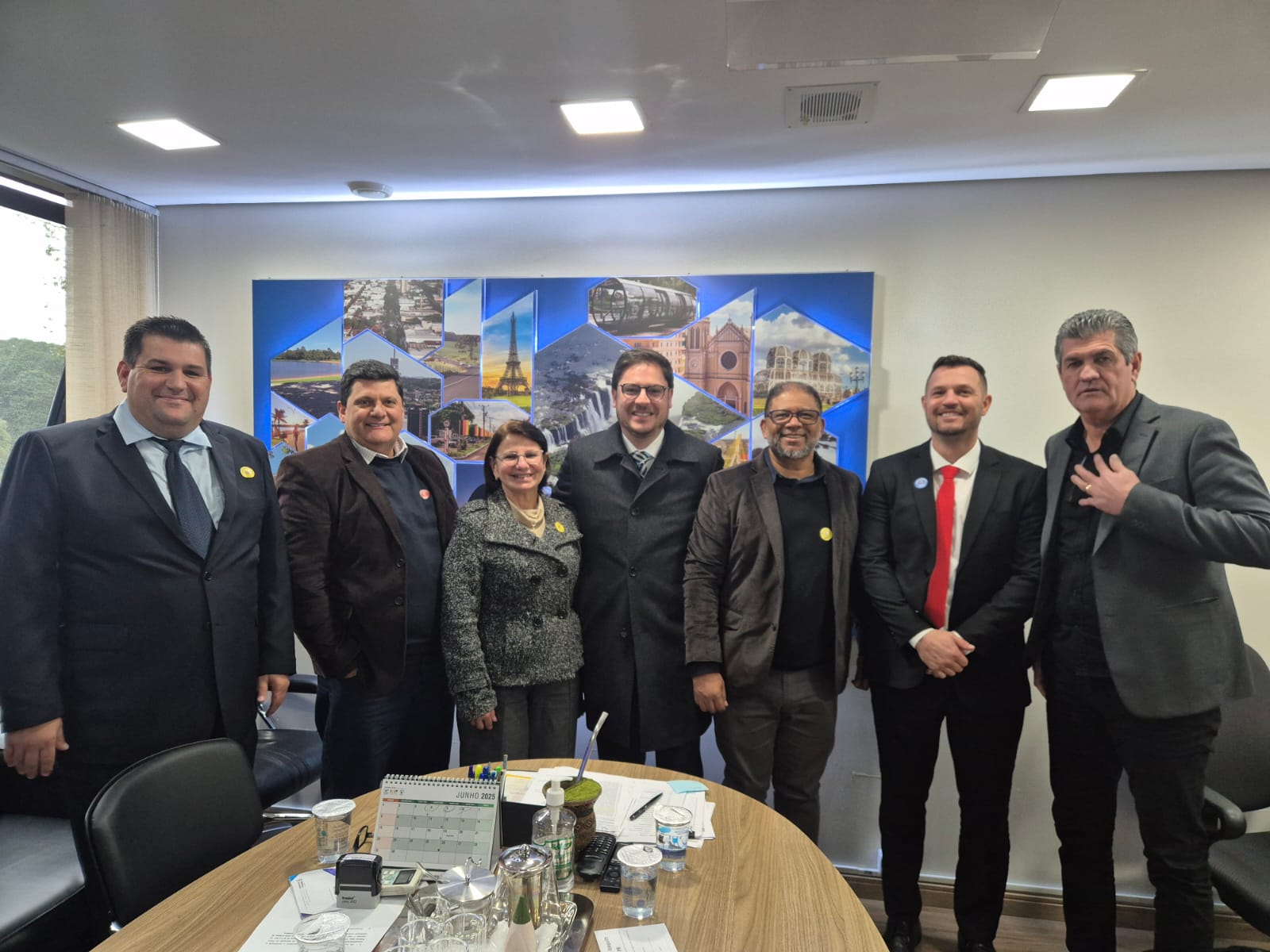 Prefeito Bim e comitiva em agenda em Curitiba