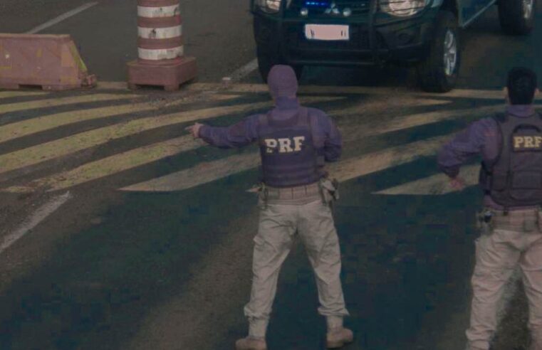 PRF apreende veículo falso da Receita Federal com cocaína
