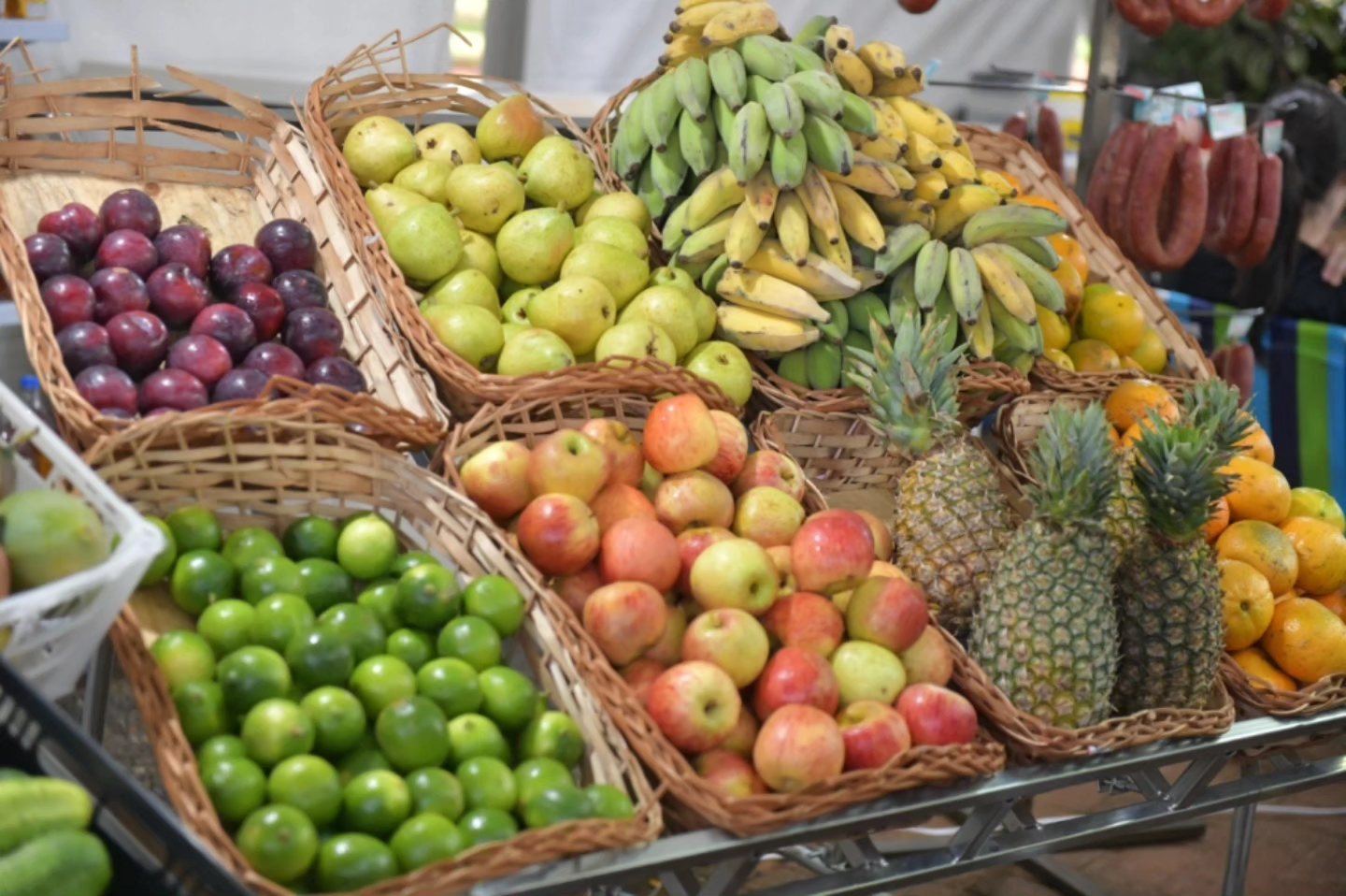 Feira do Produtor reúne alimentos frescos e coloniais em Santa Terezinha de Itaipu