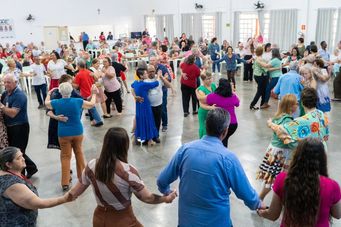 Baile no CIAMI celebra Dia dos Pais com alegria e homenagens em Santa Terezinha de Itaipu