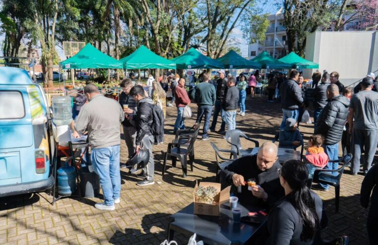Feira na Praça Silvino Dal Bó em Santa Terezinha de Itaipu neste sábado