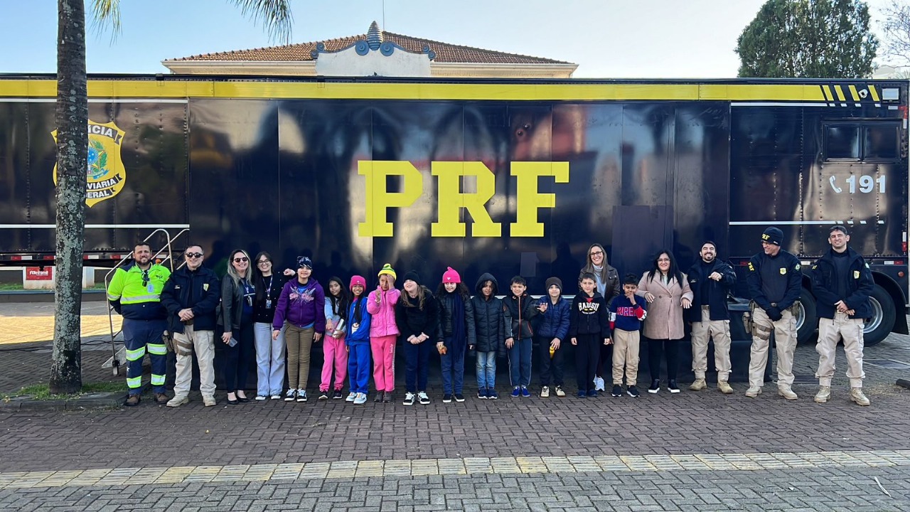Mais de 700 estudantes participam de ação educativa sobre segurança no trânsito em Foz do Iguaçu