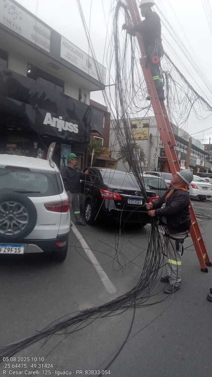 Copel e prefeituras se unem para regularizar cabos de telecom em cidades do Paraná